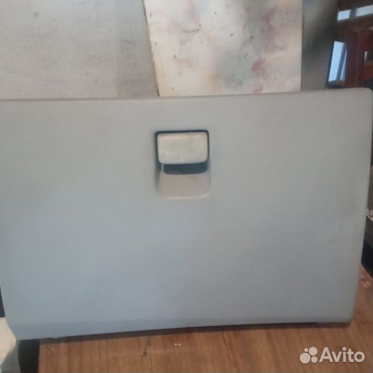 Бардачок и центральная консоль Toyota Nadia