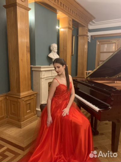 Репетитор по сольфеджио, фортепиано и вокалу