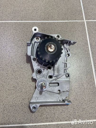 Помпа Renault Megane II 2007 г