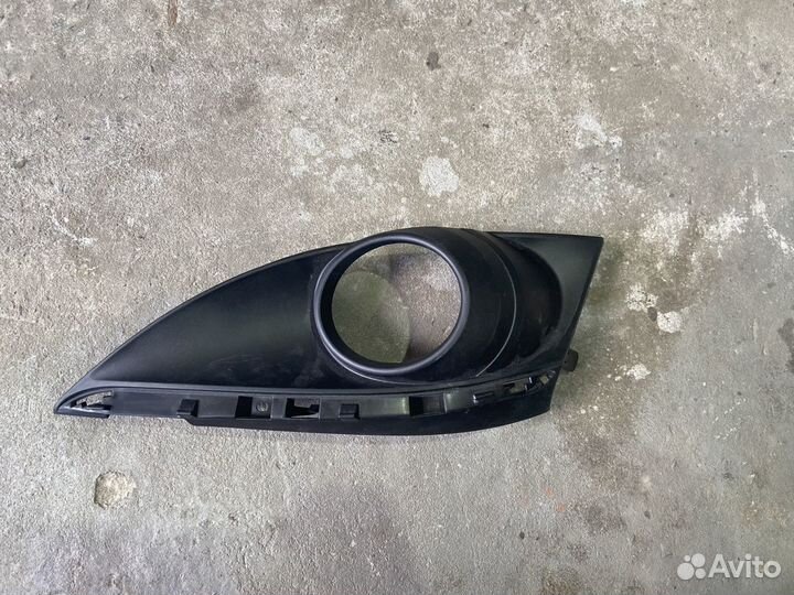 Окантовка левой противотуманной фары мазда 6