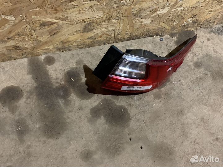 Фонарь задний правый Lexus Es.2017