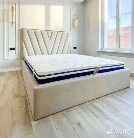 Кровать с изголовьем