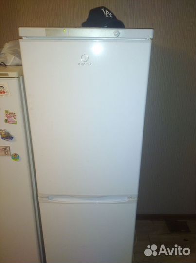 Холодильник indesit