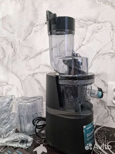 Шнековая соковыжималка