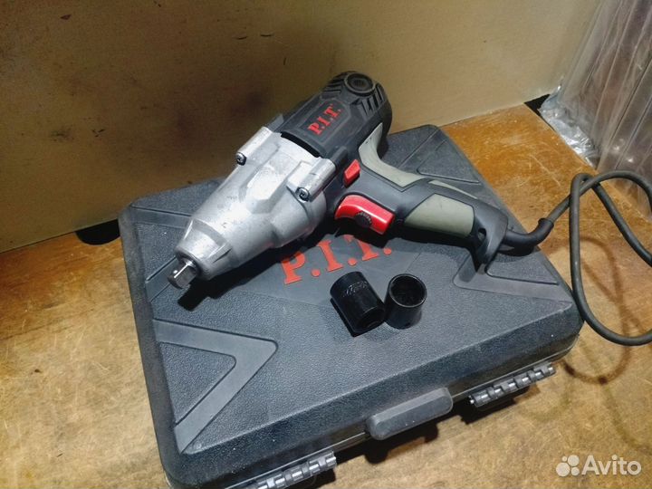 Гайковерт 1 кВт, 350 нм электрический с головками