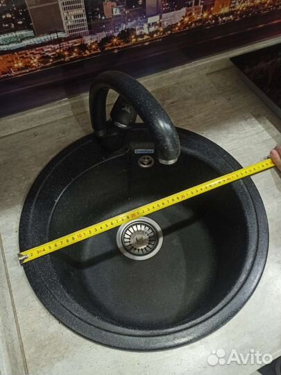 Кухонная мойка со смесителем