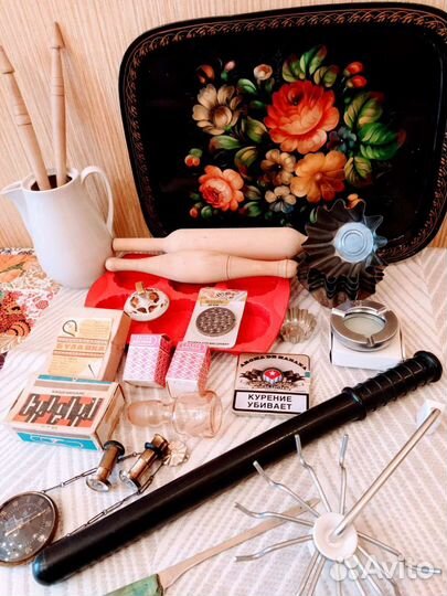 Кухонная утварь и другие предметы из эпохи СССР