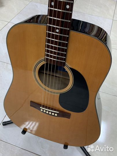 Акустическая гитара