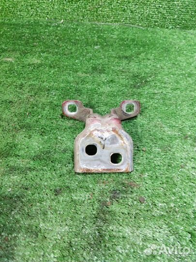 Петля двери Renault Logan