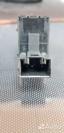 Кнопка стеклоподъемника Фольксваген Тигуан