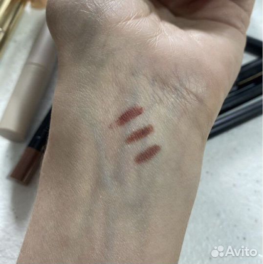 Карандаши и помады доя губ набором