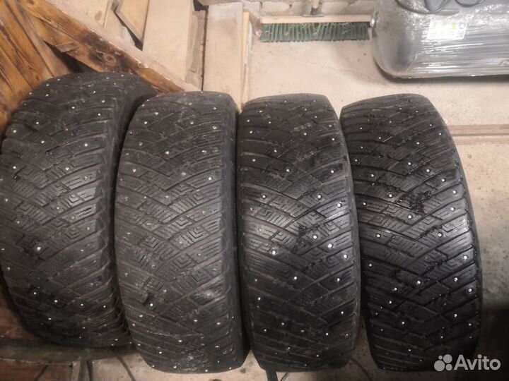 Goodyear UltraGrip Ice Arctic SUV 225/60 R17