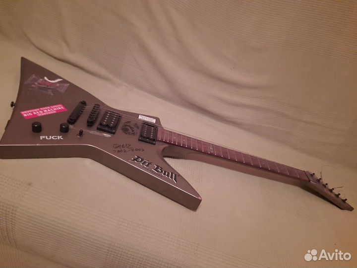 Электро гитара с подписью James Hetfield Metallica