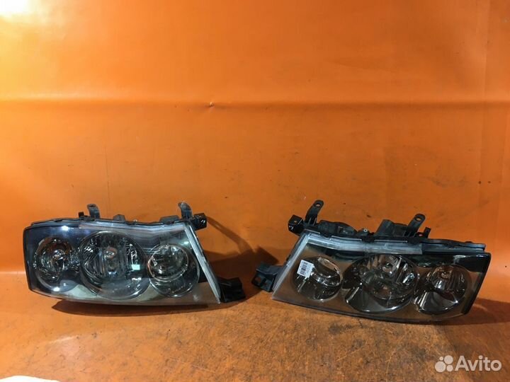 Фары Nissan Gloria HY34