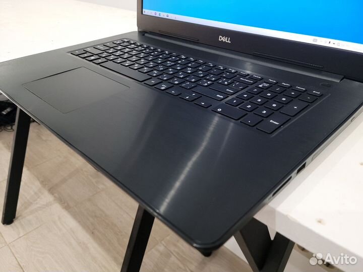 Игровой ноутбук Dell 17.3 Full HD i3/Radeon 520 2G