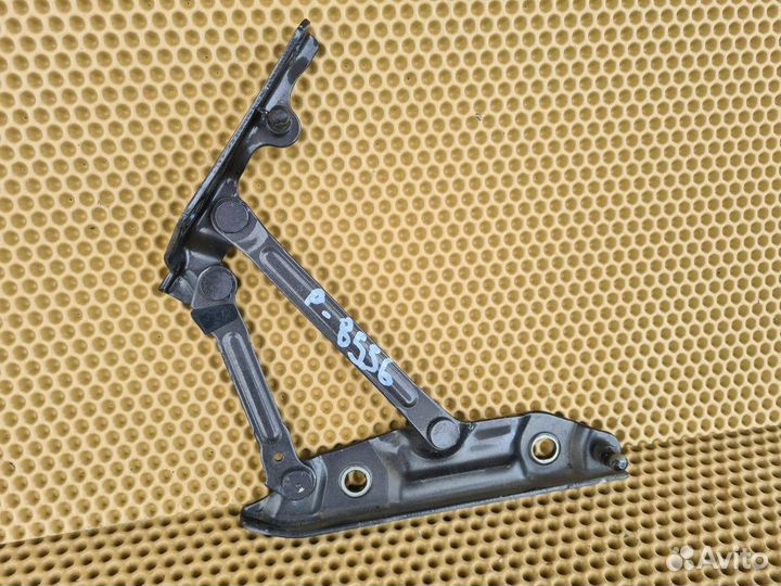 Петля багажника задняя правая Infiniti M25 M37 M56