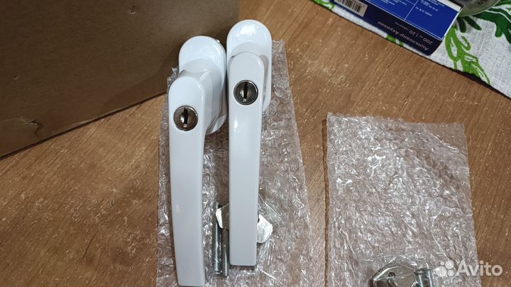 Ручка оконная с замком