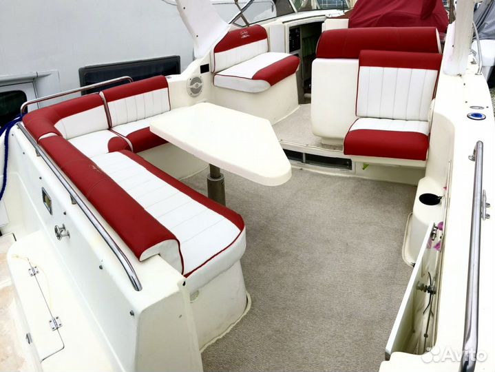 Аренда моторной яхты с капитаном в Геленджике