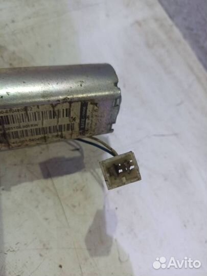 Моторчик переднего левого стеклоподъемника