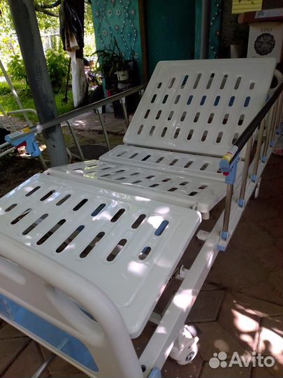 Медицинская кровать для лежачих больных