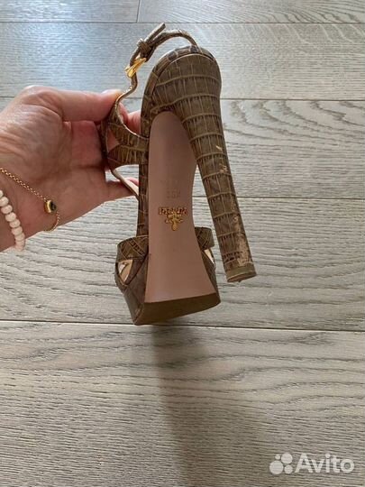 Босоножки Prada