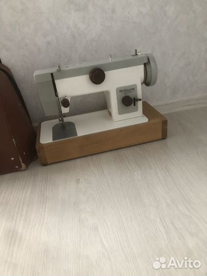 Швейная машина Чайка 134