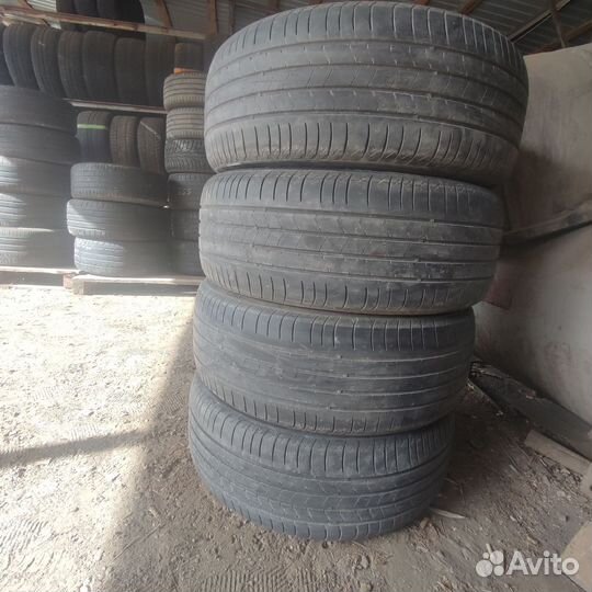 Kumho Ecsta HS51 215/55 R17