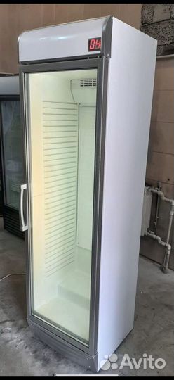 Холодильный шкаф для магазина