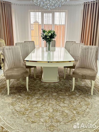 Стол обеденный