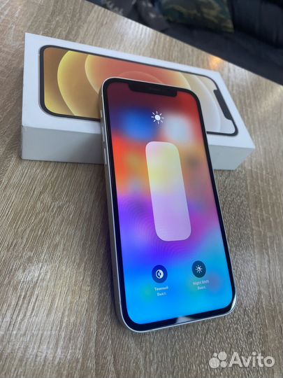 iPhone 12, 64 ГБ