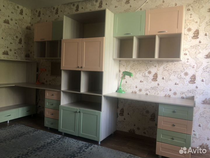 Школьный уголок для двоих детей