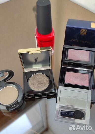 Косметика: тени, помады, карандаши