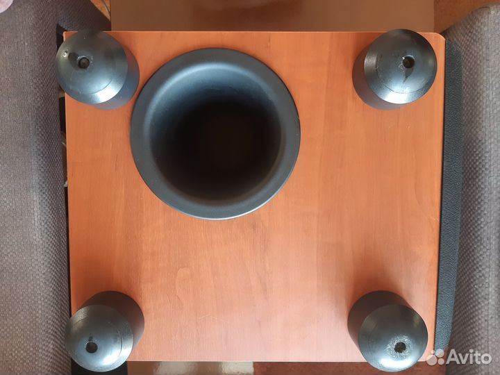 Продаю активный subwoofer GBL