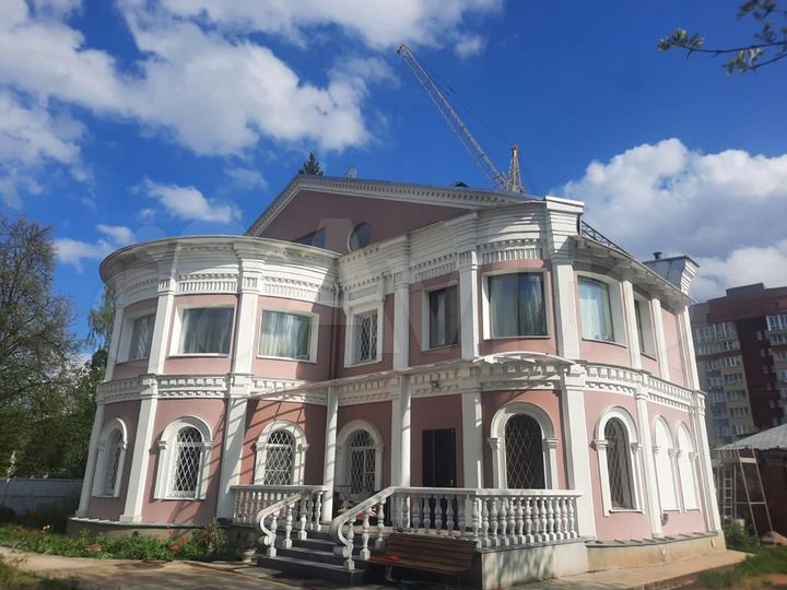 Коттедж 880 м² на участке 23 сот.