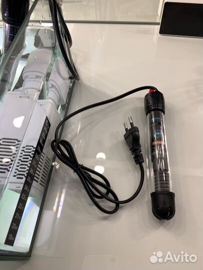 Красноухая черепаха с аквариумом