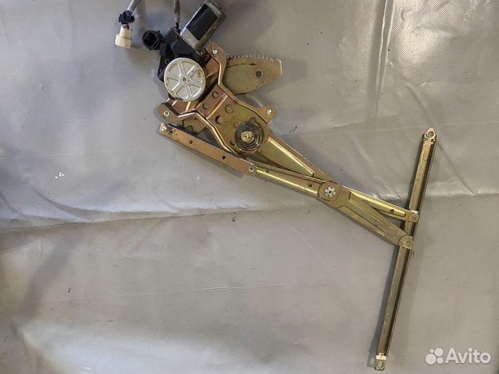 Стеклоподъемник передний правый Lifan Smily