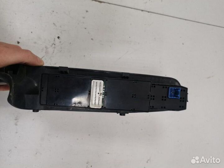 Блок управления стеклоподъемниками передний левый