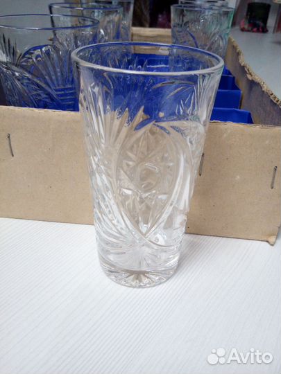 Бокалы хрустальные, подсвечники