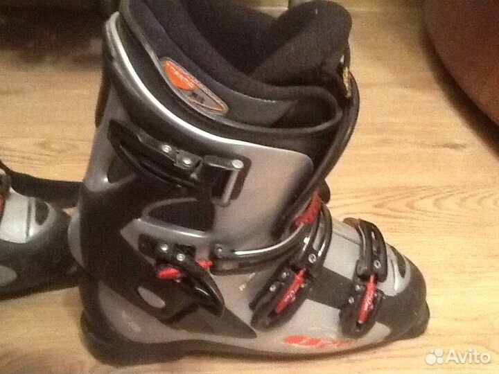 Ботинки горнолыжные