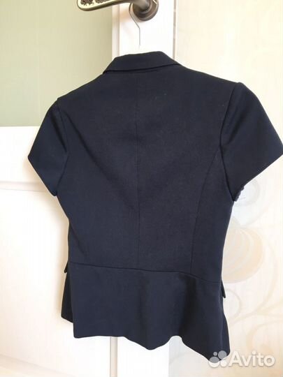 Жилет для девочки 40 размер, в отличном состоянии