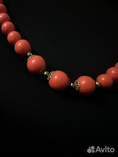 Коралловые бусы