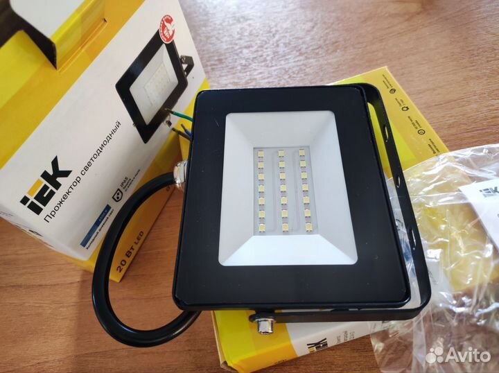 Прожектор светодиодный 20Вт новый