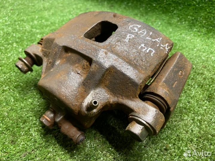 Суппорт тормозной передний правый Mitsubishi