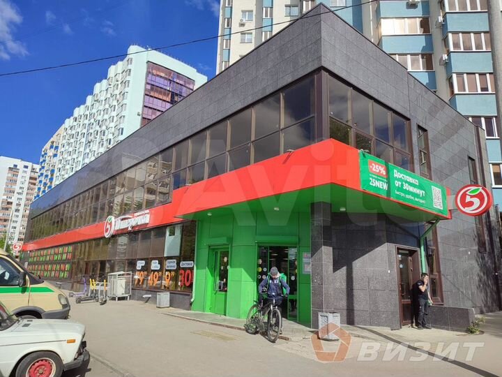 Торговое помещение с панорамным остеклением