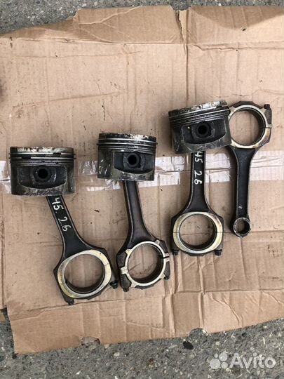 Шатуны поршня на AUDi A100 А6 В 45 кузове 2.6лит