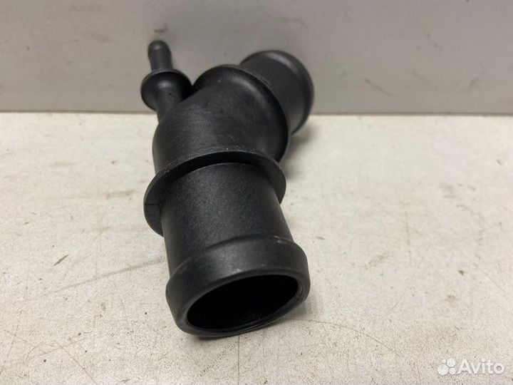 Фланец системы охлаждения Volkswagen Golf Iv/Bora