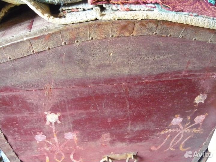 Продаю старинный сундук