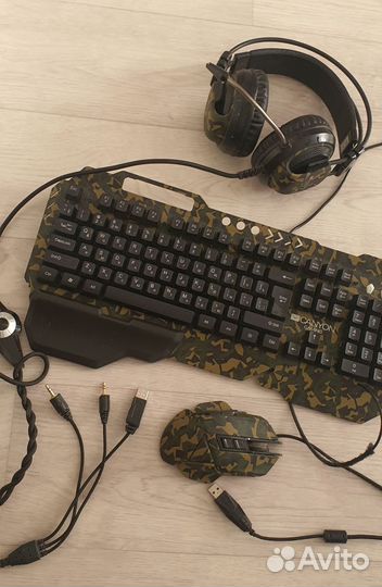 Игровая клавиатура наушники и мышь