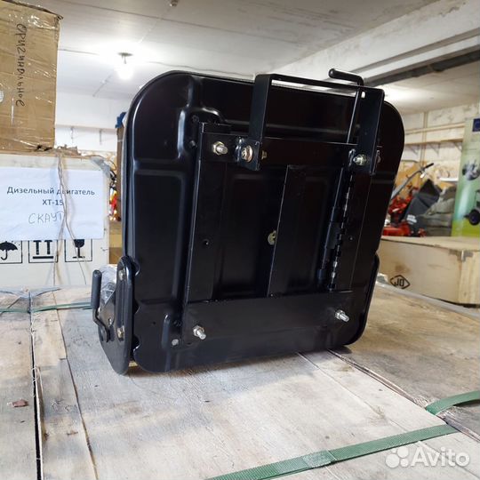 Сиденье для спецтехники складное