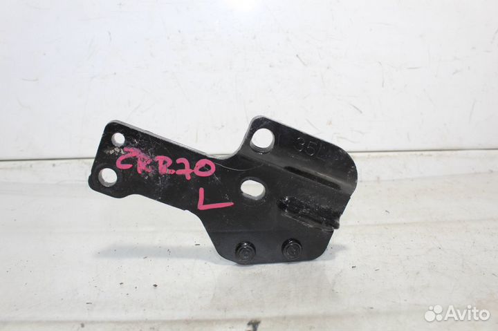 Петля замка двери toyota noah 09* ZRR70 (на фиксатор) RR/LH/D